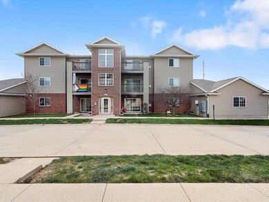 3131 Samuel Ct SW unit A12, Cedar Rapids, IA 52404 - photo 2