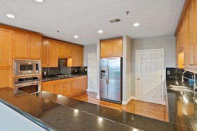 Spacious kitchen with a large pantry, upgraded gas