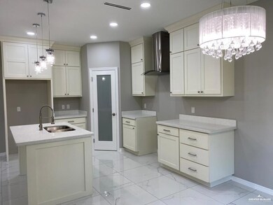 815 Lark Cir, Alamo, TX 78516 - photo 6