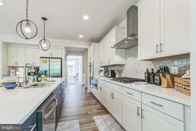 8604 Cedar Chase Dr, Clinton, MD 20735 - photo 2