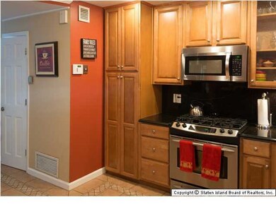 479 Leverett Ave, Staten Island, NY 10308 - photo 2
