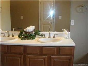 Dbl Vanity in Master Bath