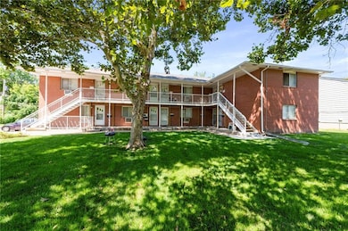 8420 Robinson St, Overland Park, KS 66212 - photo 2