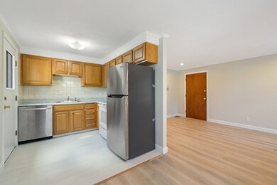 51 Lynde St unit 3, Melrose, MA 02176 - photo 4