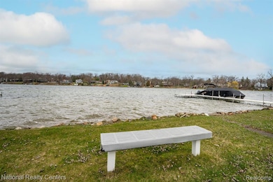 6978 Colony Dr, West Bloomfield, MI 48323 - photo 5