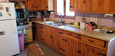 3 Meadow Lane kitch1