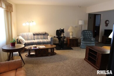 1556 W 29th St, Davenport, IA 52804 - photo 4