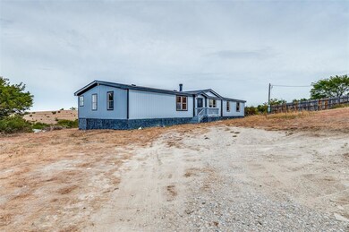 140 Bluff Heights Dr, Weatherford, TX 76085 - photo 3