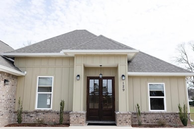 129 Jefferson Davis Pkwy, Picayune, MS 39466 - photo 3