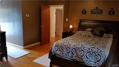 137 E Union St, Whitehall, PA 18052 - photo 2