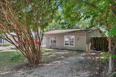 1018 Dubois St, Denison, TX 75020 - photo 4