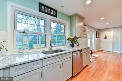 2219 Traies Ct, Alexandria, VA 22306 - photo 5