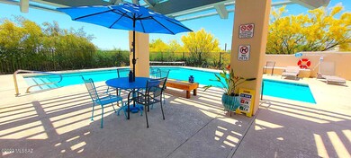 COMMUNITY POOL RAMADA