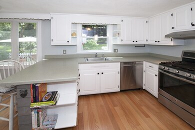 49 Moffatt Rd, Salem, MA 01970 - photo 3