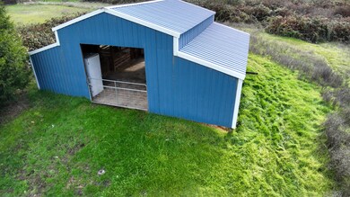 10085 Blackwell Rd, Central Point, OR 97502 - photo 4