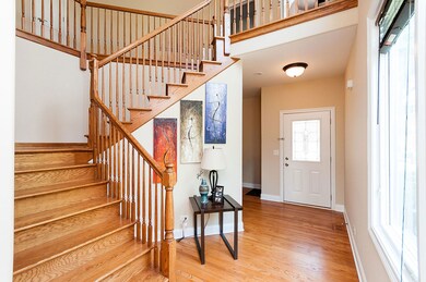 196 Mayo Ct, Elmhurst, IL 60126 - photo 2