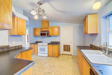 9463 Blackwell Rd, Central Point, OR 97502 - photo 3