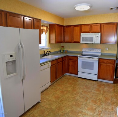 ClearLakeDr KitB-001