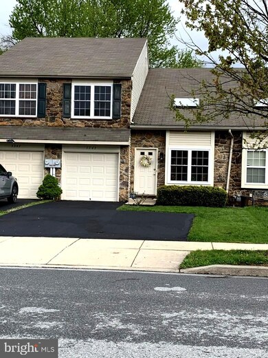5543 Stonecroft Ln, Allentown, PA 18106 - photo 2