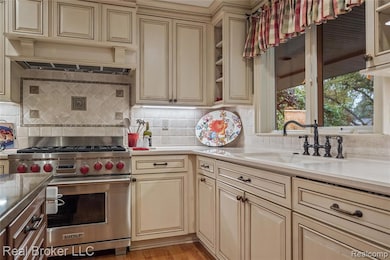 7357 W Greenwich Dr, Bloomfield Hills, MI 48301 - photo 7