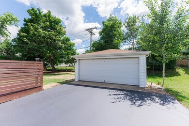 336 Amarillo Dr, Carpentersville, IL 60110 - photo 4