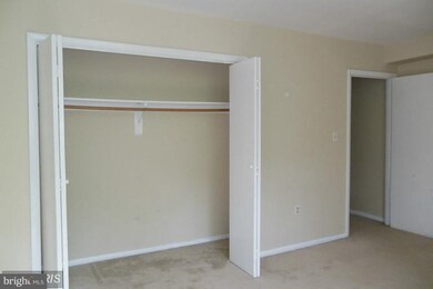 10720 West Dr unit 304, Fairfax, VA 22030 - photo 2