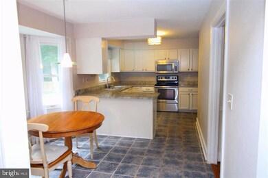 8618 Creek Ct, White Plains, MD 20695 - photo 2