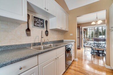 1302 Baylor Ct, Naperville, IL 60565 - photo 7