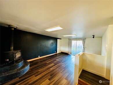 1033 3rd St, Cosmopolis, WA 98537 - photo 6