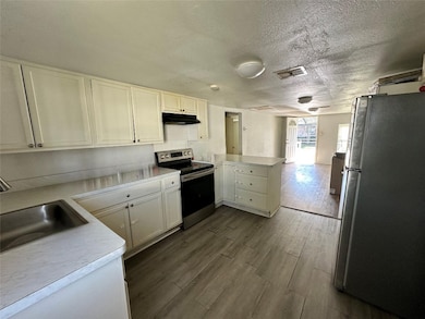 1315-1319 Austin St, Bay City, TX 77414 - photo 5