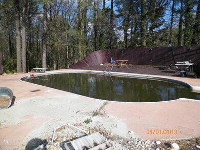 In-Ground Pool/ great for Entertaining