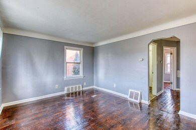 4-web-or-mls-12014 Duchess St (4 of 33)