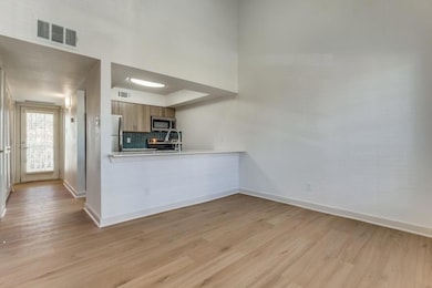 Kitchen with decorative backsplash, kitchen penins