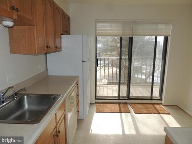 134 Roberts Ln unit 201, Alexandria, VA 22314 - photo 2