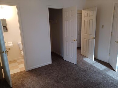 609 Livingston Dr, Hurst, TX 76053 - photo 5