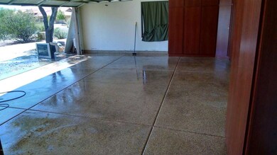 HUGE GARAGE