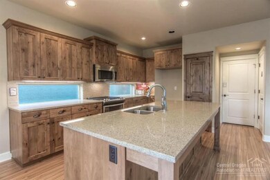 60396 SE Hedgewood Ln, Bend, OR 97702 - photo 5