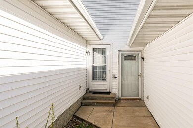 4007 Westover Rd SE unit B, Cedar Rapids, IA 52403 - photo 2