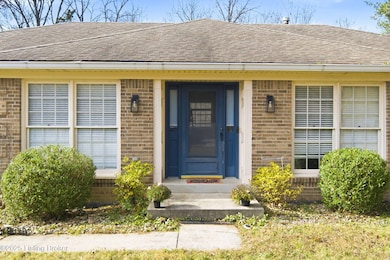 4114 Suwanee Dr, La Grange, KY 40031 - photo 2