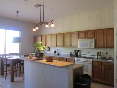 Kitchen w/ lots of counter space