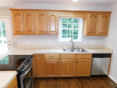 3966 Meadow Ridge Ct, Asheboro, NC 27205 - photo 3