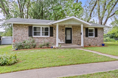 524 Barrow St, Moberly, MO 65270 - photo 2