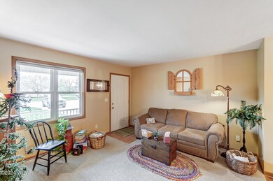 405 Eastown Dr, Wapakoneta, OH 45895 - photo 5