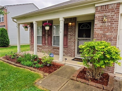 2634 Monarchy Ln, Greenwood, IN 46143 - photo 4