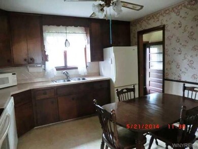 2747 Orleans Ave, Niagara Falls, NY 14303 - photo 4