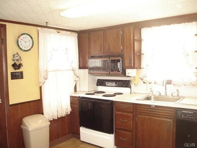 2209 2nd Ave, Whitehall, PA 18052 - photo 3