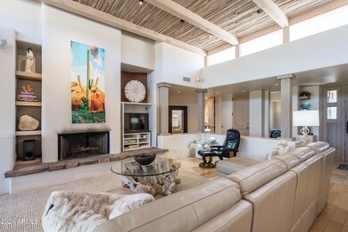 004_Living Room