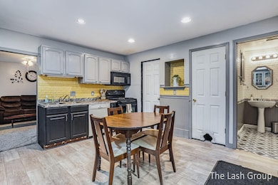 Dining/Kitchen