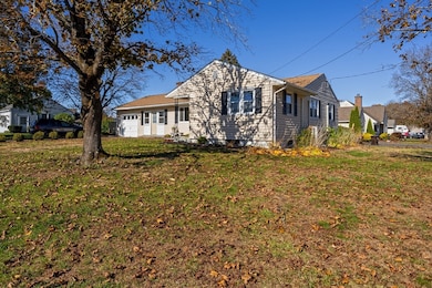 8 Ridgeview Dr, Feeding Hills, MA 01030 - photo 5