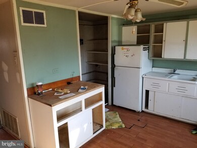 920 Imperial Ct, Halethorpe, MD 21227 - photo 4